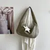 Bolsa hobo lisa estilo coreano minimalista, uma bolsa de ombro nichada e estilosa para uso casual e para o trabalho, apresentando um design de couro macio de alta qualidade e opção de uso na mão ou sob o braço.