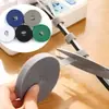 Organizador de cabos com tema de planta verde com tiras de velcro, abraçadeiras e gerenciamento de fios para mesa para fixar e agrupar cabos de computador