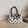 Bolsa tote de lona com bolinhas super popular para mulheres, novo modelo de verão 2026, única e não repetitiva, bolsa de ombro de grande capacidade para o dia a dia
