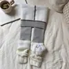 Leggings Novos para Meninas com Forro de Fleece para Outono e Inverno, Roupa Externa, Meias-Calças de Fleece Grossas Inteiriças com Desenhos Animados, Calças Longas Quentes Infantis de Retalhos