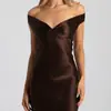 Vestido largo de satén estilo europeo y americano, con hombros descubiertos, escote en V, ajustado, corte sirena, color liso, de alta gama, elegante, C