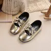 Zapatos de Cuero Plateados de Moda para Niñas 2026 Otoño Nuevos Transpirables de Suela Suave Zapatos de Rendimiento para Niñas Zapatos Individuales Dorados para Niños