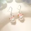 Brincos de Pérola com Esmalte Rosa Gotejado de Pônei para Mulheres 2026 Ano Animal Ganchos de Orelha Brincos Doces da Moda Personalizados