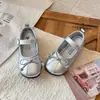 Sapatos de Couro com Laço para Meninas Sapatos de Princesa 2026 Verão Novos Sapatos de Ballet Sola Macia Sapatos Individuais Mocassins de Cano Baixo Infantis