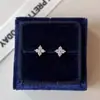 Brincos de Prata 925 Frescos Mini Trevo de Quatro Folhas para Piercings na Orelha, Confortáveis para Dormir, Versáteis, Elegantes