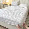 Sábana Bajera Ajustable Impermeable de TPU Acolchada Transfronteriza Hecha a Medida Patrón de Diamantes Amigable con la Piel Cubierta de Cama Acolchada Cepillada Cubierta de Colchón Sábana Bajera Acolchada