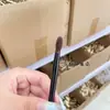 Pincel Sombra para Nariz Fino Leve Lã Sickle para Esfumar Asas do Nariz, Ponte do Nariz, Animal Hair Angulado Sickle Profissional, Macio