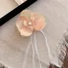 Pinza para el cabello de estilo coreano elegante con cinta, flor de orquídea mariposa, clip para flequillo lateral, tocado de perlas para la frente femenina, nuevo estilo 2025