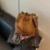 Bolsa de Ombro Única Moda Retrô Design de Nicho Coreano 2026 Outono/Inverno Mini Novo Estilo Bolsa Tiracolo Balde de Ombro Único