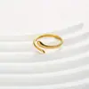 Nuevo anillo geométrico de acero de titanio a la moda, anticaída, para mujer, de nicho, de alta calidad, ligero, de lujo, de acero inoxidable, anillo abierto.