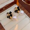 Pendientes de botón con flores tridimensionales con gotas de aceite, estilo retro francés, ligeros, de lujo, de alta gama, con un toque fresco y combinable.