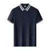 Camisa polo de manga corta a rayas en el cuello, 40S 190G, con detalles estampados y bordados, un uniforme de trabajo elegante y de alta gama, versátil y adecuado tanto para hombres como para mujeres