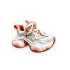 Zapatos de papá de moda de venta caliente europea con letra M para mujer, nuevo modelo de verano 2026, transpirables de malla, de aumento de altura, versátiles, casuales
