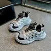 Zapatos para Niños 2024 Primavera/Otoño Nuevo Estilo Zapatos Tipo Papá para Niñas Zapatos de Malla para Niños Grandes Tela de Malla con Botones Zapatos Deportivos de Moda para Niños