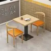 Juego de Mesa y Sillas para Comida Rápida, Diseño Sencillo, Imitación Madera Maciza, Silla de Hierro Forjado con Forma de Cuerno, Adecuado para Cafeterías, Tiendas de Té de Burbujas, Restaurantes de Postres, Mesas y Sillas Comerciales