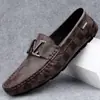 Mocasines de Piel Genuina para Hombre de Lujo Ligero 2026 Nuevo Estilo Zapatos sin Cordones de Moda Británica Casual Mocasines sin Cordones Estampados