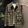 Camisa a cuadros verde retro estilo japonés para hombre, holgada y versátil, con cuello de solapa, manga larga, chaqueta casual engrosada para primavera y otoño