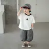 0605 Traje de Verano para Niños 2026 Nuevo Estilo Coreano Conjunto de Dos Piezas de Pantalones Cortos de Manga Corta para Niños Ropa Moderna para Niños