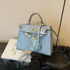 Bolsa Feminina da Moda 2025 Novo Modelo Bolsa de Mão para o Dia a Dia, Textura de Luxo Leve, Bolsa com Padrão de Cobra, Bolsa de Aba de Grande Capacidade