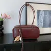 Bolsa pequena estilo retrô para o dia a dia para mulheres, nova bolsa Boston da moda para exportação, versátil para o trabalho, pode ser carregada na mão ou usada como bolsa de ombro