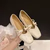 2026 Novo Modelo Sapatos Mary Jane Femininos Baixos com Salto Escondido e Laço, Bico Quadrado, Adequados para Saias