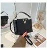 Bolso de Mano y Bolso Cruzado Cuadrado Pequeño Nuevo, Elegante y Minimalista de Gran Capacidad con Diseño de Piedra y Letras 2026 para Mujer