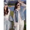 Colete Jeans Sem Mangas Patchwork de Renda Estilo Francês Primavera 2026 para Mulheres, Top Versátil Elegante e Emagrecedor