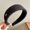 Faixa de cabelo da moda e estilosa na cor café para mulheres, faixa de cabelo versátil de alta qualidade, faixa de cabelo antiderrapante para lavar o rosto, acessório de cabelo estilo coreano
