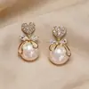 Brincos da Moda Estilo Coreano Mais Vendidos Novo Modelo Brincos Femininos Simples e Elegantes Versáteis Tiktok Mesmo Estilo Tarraxas Atacado