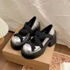 Sapatos de couro pretos de salto alto grossos estilo francês para mulheres, novo modelo de outono 2026, versáteis com saias, sapatos Mary Jane com sola macia que aumentam a altura