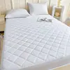 Protector de colchón impermeable acolchado de poliéster para comercio exterior, funda de colchón de TPU a prueba de orina, transpirable y lavable a máquina, venta al por mayor transfronteriza