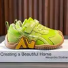 Nuevos zapatos deportivos slip-on de otoño e invierno para niños y niñas, zapatos infantiles de piel con suelas suaves, zapatos casuales de moda