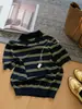 Delgado Ajustado Moda Reductor de Edad Adelgazante Polo Suéter de Punto Rayado Manga Corta Camiseta Top para Mujer 2025 Verano Nuevo