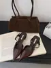 Versão em Couro Macio~Touca Retrô Francesa Meias Pantufa Roupa Externa Feminina 2026 Nova Sandália de Salto Agulha com Uma Tira Bico Fino