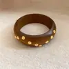 Pulsera retro geométrica de metal y madera con remaches de estrella europea y americana, diseño moderno, joyería de lujo ligero y de alta gama