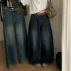 Novedades de Dongdaemun, Corea del Sur: Jeans rectos para mujer con una cintura favorecedora que estiliza y vienen con cinturón