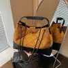 Bolso de Hombro Tote Simple Acolchado Estilo Chanel Grande Capacidad Pequeño Estilo Coreano para Mujer 2026 Nuevo Bolso Tote de Ante con Cadena