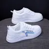 Estilo Coreano 2026 Primavera/Verano Nuevos Zapatos Transpirables para Mujer Superficie de Malla Suela Gruesa Zapatos Blancos para Mujer Versátiles Deportivos Suela Gruesa Zapatos Casuales