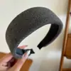 Faixa de Cabeça de Tecido Plush Simples Estilo Coreano com Cabeça Larga para Mulheres, Elegante e Versátil para Sair, Grampo de Cabelo para Lavar o Rosto