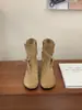 Botas de cano médio estilo retro com fivela Gu Yun, estilo europeu e americano, para mulheres, nova coleção de outono 2026, botas de moda versáteis e elegantes com bico redondo