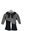 Conjunto de dos piezas para niña: top a rayas con cuello Peter Pan y pantalones acampanados, nuevo estilo casual para primavera/otoño 2026, atuendo infantil