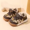 Sapatos de caminhada anti-chute para bebês meninos e meninas, sola macia, novo modelo de outono, tênis esportivos para bebês, antiderrapantes, sapatos para bebês estilo coreano, atacado