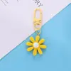 Llavero de Crisantemo Funda Protectora para AirPods Estuche para Auriculares Colgante Flor Fresca Llavero Sencillo Joyería Colgante