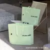 Nova Bolsa Tote Yunya Verde em TNT, Logo Personalizado para Loja de Roupas, Bolsa de Compras Universal para Shoppings, Feita Sob Medida
