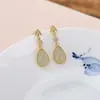 Pendientes de Plata de Ley S925 con Jade Hetian Natural Jade de Agua Clara Jadeíta Rojo Agua Hoja de Bambú Gota de Agua Incrustada en Plata Yiluyin en Stock