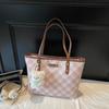 Bolso Tote de Gran Capacidad para Mujeres que Viajan al Trabajo 2025 Verano Nuevo Moda Retro Bolso de Hombro Suegra Bolso a Cuadros