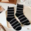 Calcetines de mujer Calcetines coloridos Calcetines de tubo medio Calcetines de primavera Calcetines de media caña enrollables de color liso Calcetines finos transpirables que absorben el sudor Calcetines de algodón cómodos