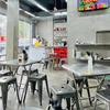 Celebridades da Internet Ruínas Estilo Industrial Lanchonete Combinação de Mesa e Cadeira Cadeira de Aço Inoxidável Loja de Macarrão Mesa Quadrada Dobrável Combinação Comercial