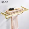 Venta al por mayor de fábrica Estante para toallas de baño de latón dorado cepillado nórdico, accesorios de baño, estante de almacenamiento colgante, juego