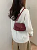 Bolso cruzado para mujer, bolso de sillín tejido vintage, sensación de alta gama, bolso de hombro cruzado, textura simple, bolso cuadrado pequeño de nicho para el día a día